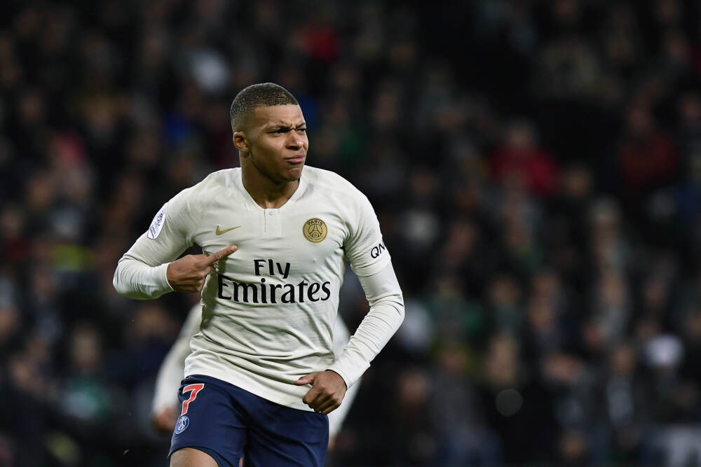 国安达：高机动消防机器人可替代消防员灭火